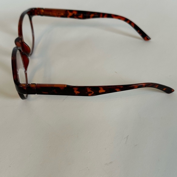 Tortoiseshell Round Reader Glasses 1.25 Strength - Picture 4 of 6